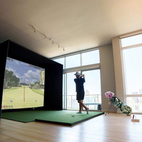 golfer hitting into a sig10 golf simulator with flightscope mevo plus launch monitor 36c8ff1f e529 4ad6 8986 0ca3e0445560