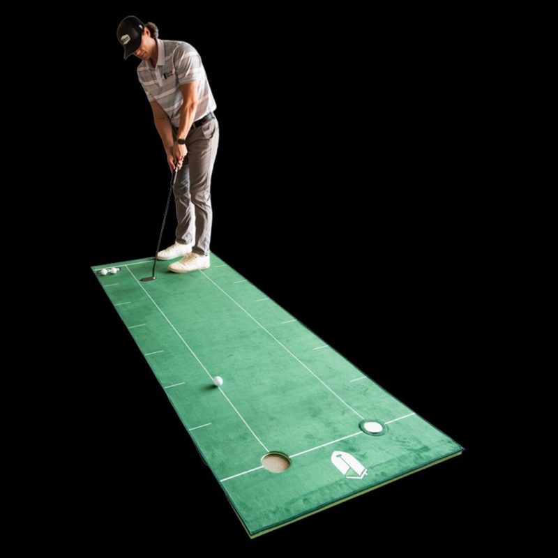 sig lite putting green 3x8 with golfer