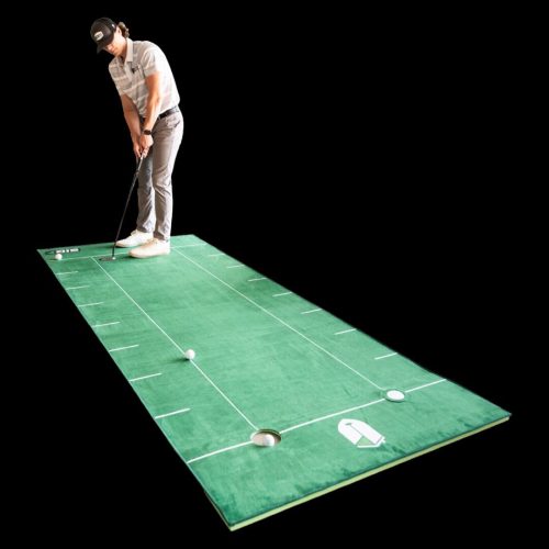 sig lite putting green 4x10 with golfer